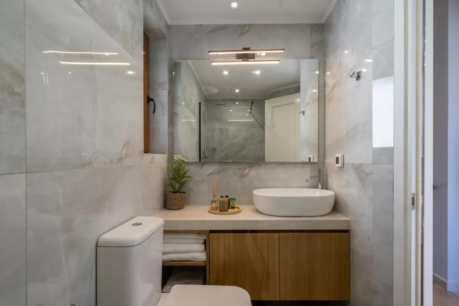 Villa Dimitra with swimming pool-Badkamer
