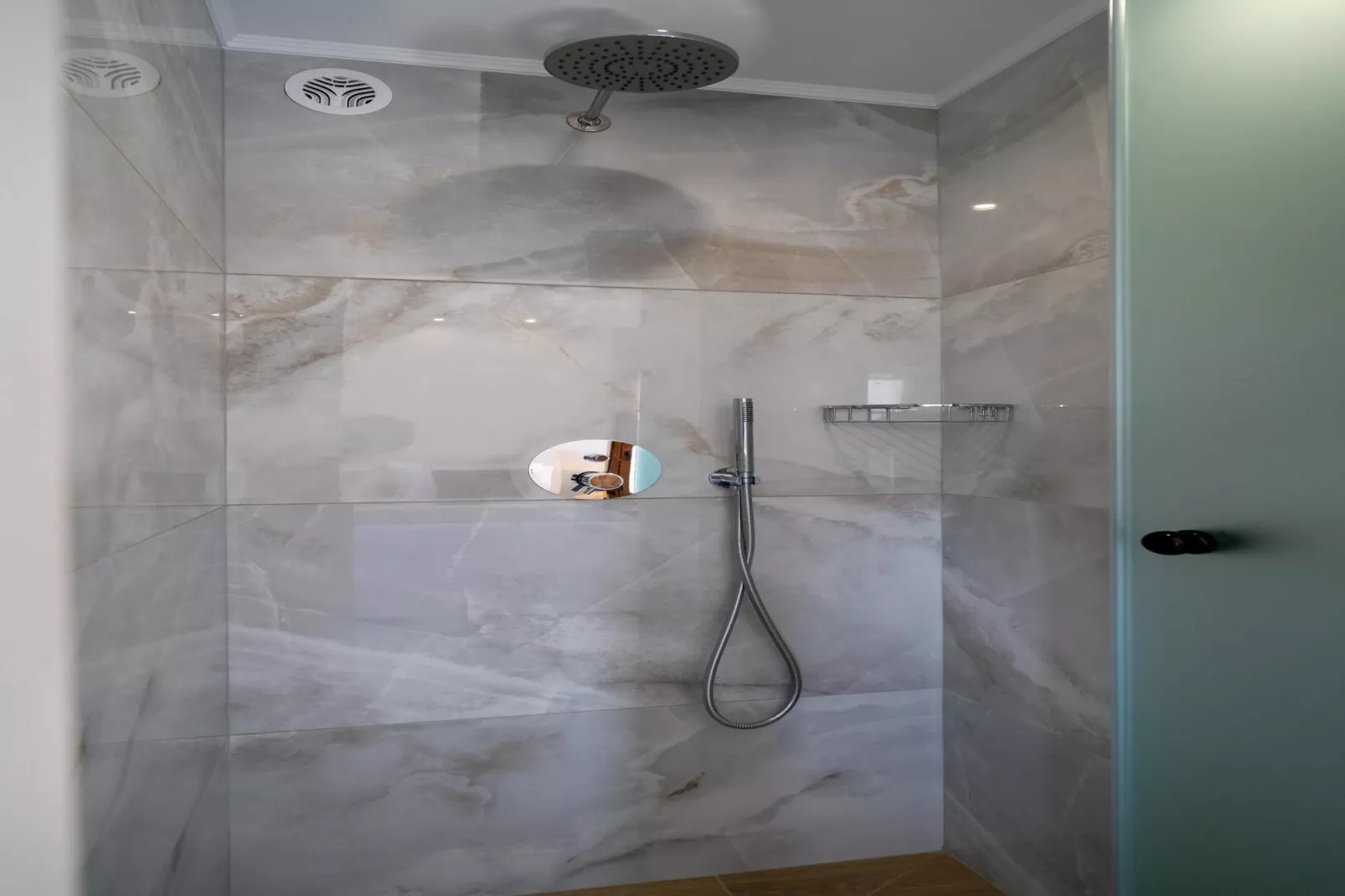 Villa Dimitra with swimming pool-Badkamer