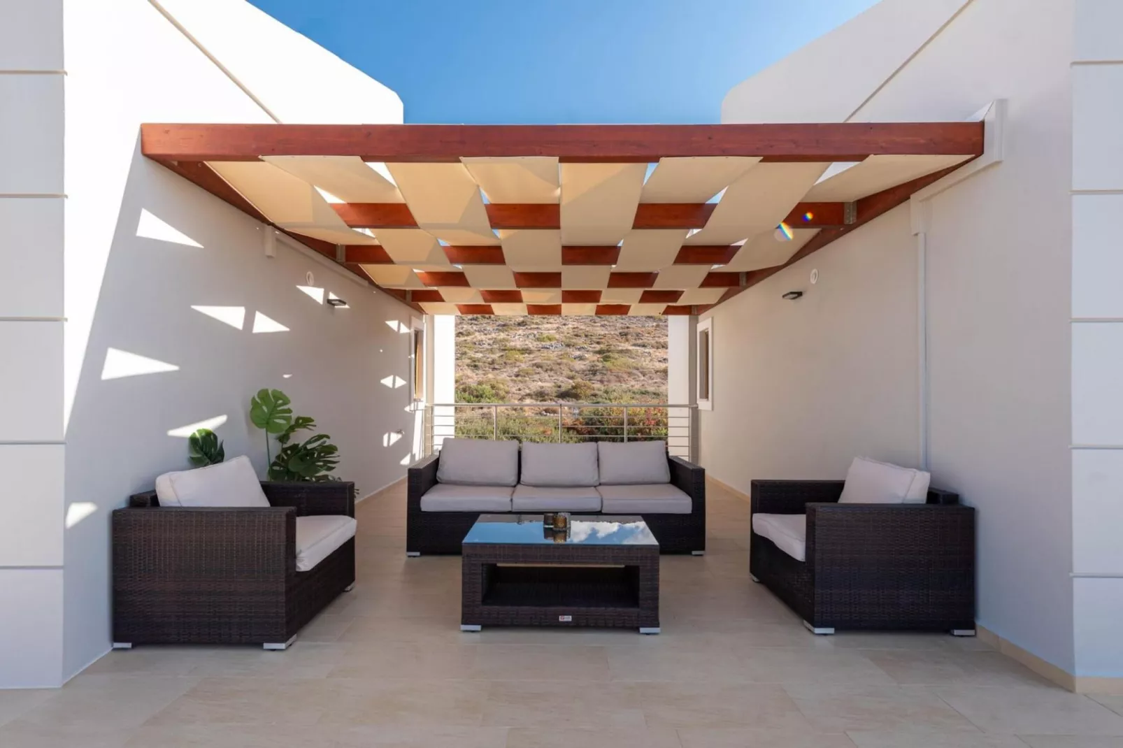 Villa Dimitra with swimming pool-Terrasbalkon