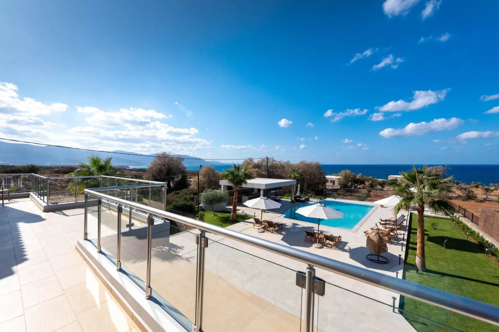 Villa Dimitra with swimming pool-Terrasbalkon
