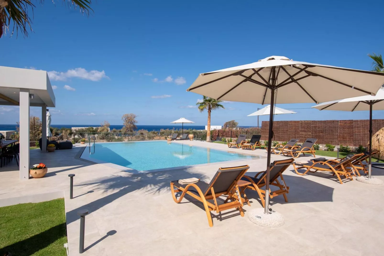 Aquarella Stunning Villa with Pool Steps to Sea-Zwembad