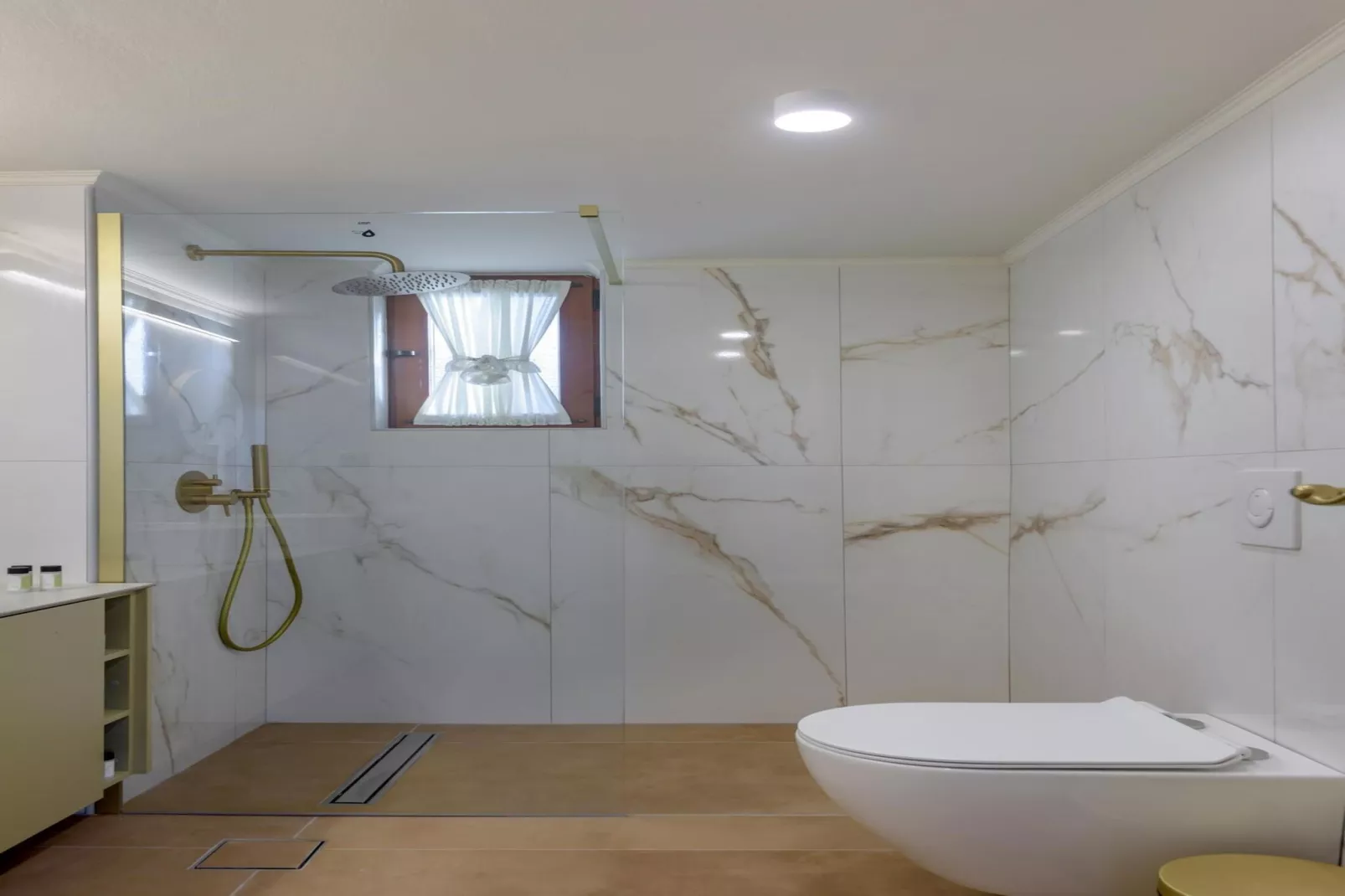 Villa Araucaria private pool Jacuzzi Seaview-Badkamer