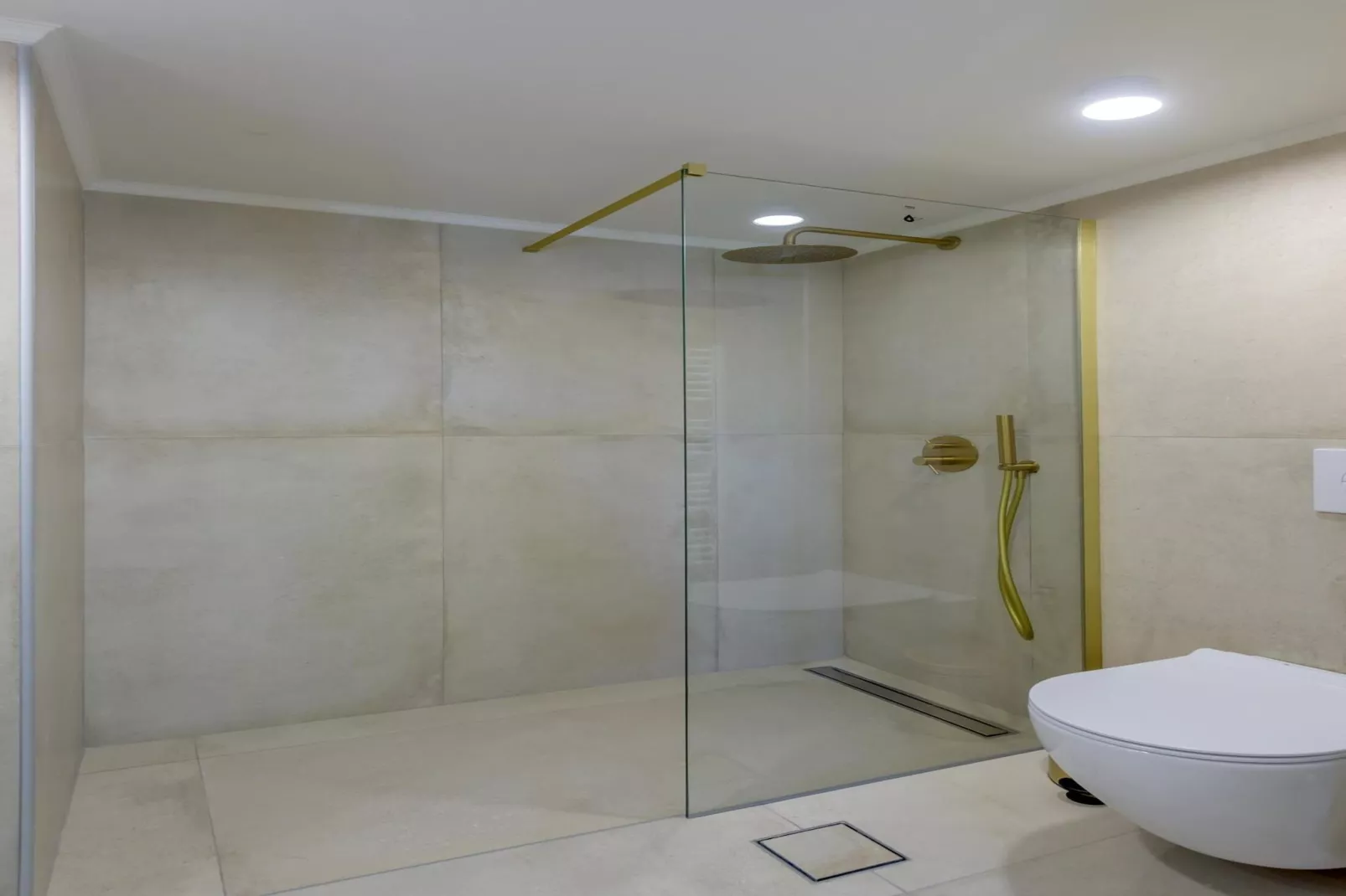 Villa Araucaria private pool Jacuzzi Seaview-Badkamer