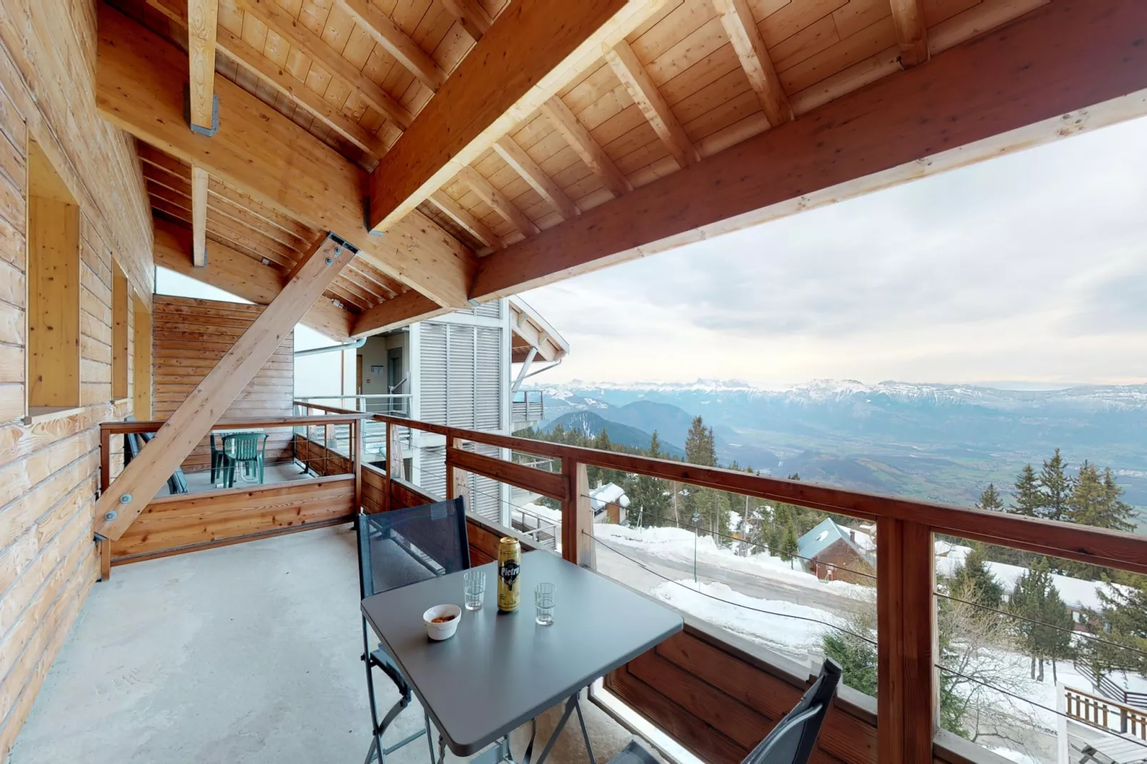 Vercors 2 032-FAMILLE & MONTAGNE studio 4 pers-Terrasbalkon