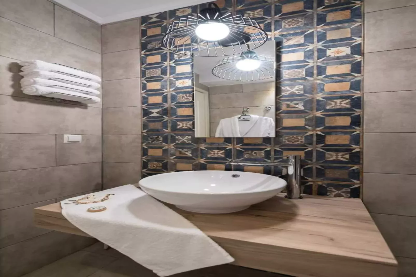 Madini Luxury villa with private Heated pool-Badkamer