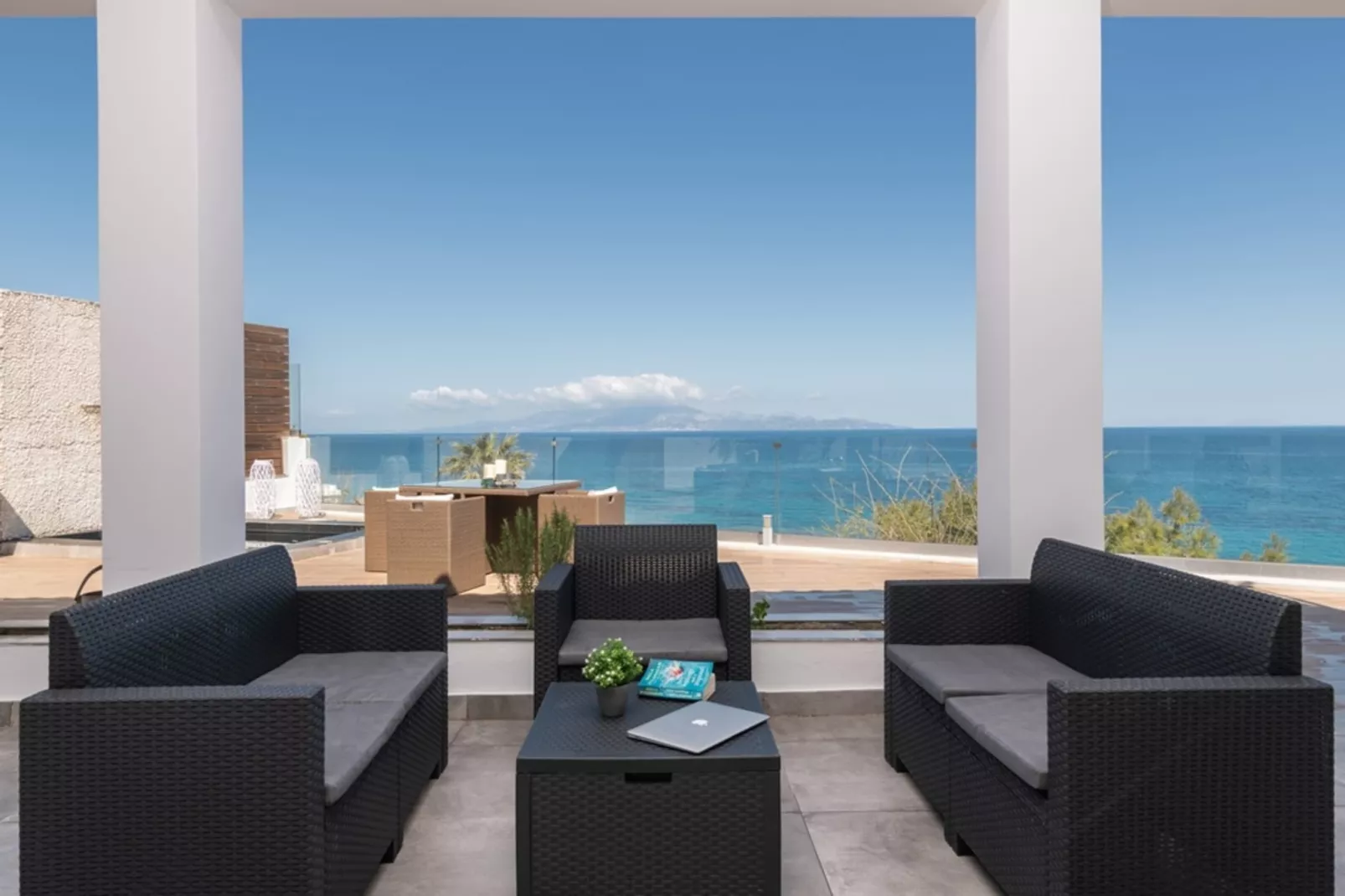 Luxury Villa Cavo Mare Meltemi with pool & jacuzzi-Terrasbalkon