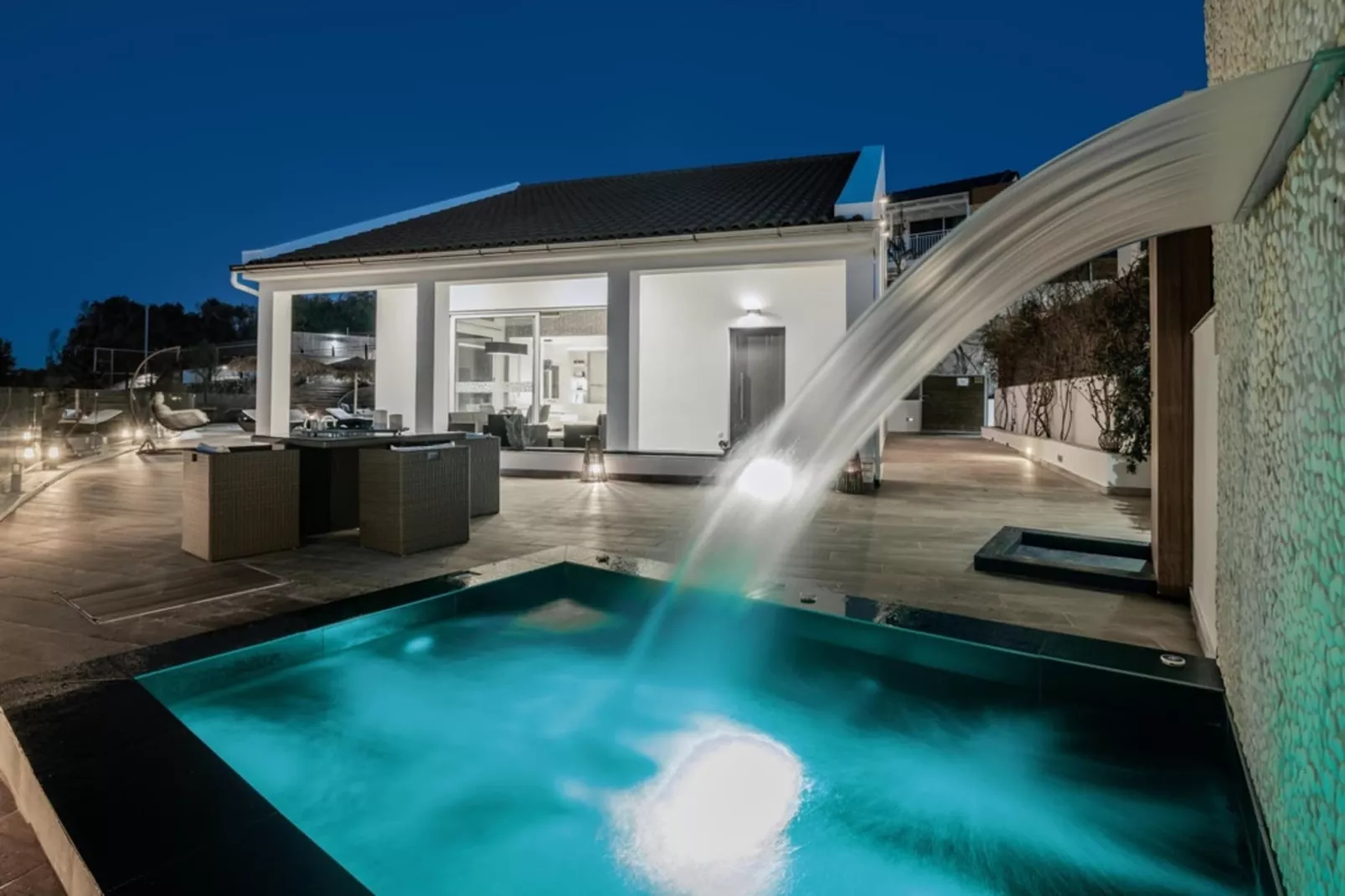 Luxury Villa Cavo Mare Meltemi with pool & jacuzzi-Parkfaciliteiten