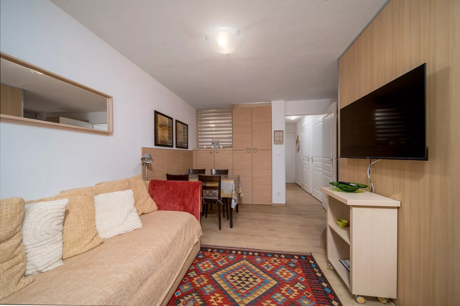 C. DU VERDON N°2301 - 2P6C-Woonkamer