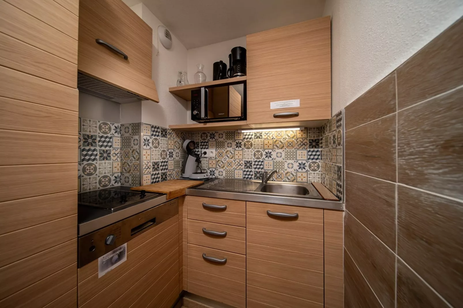 C. DU VERDON N°2301 - 2P6C-Keuken