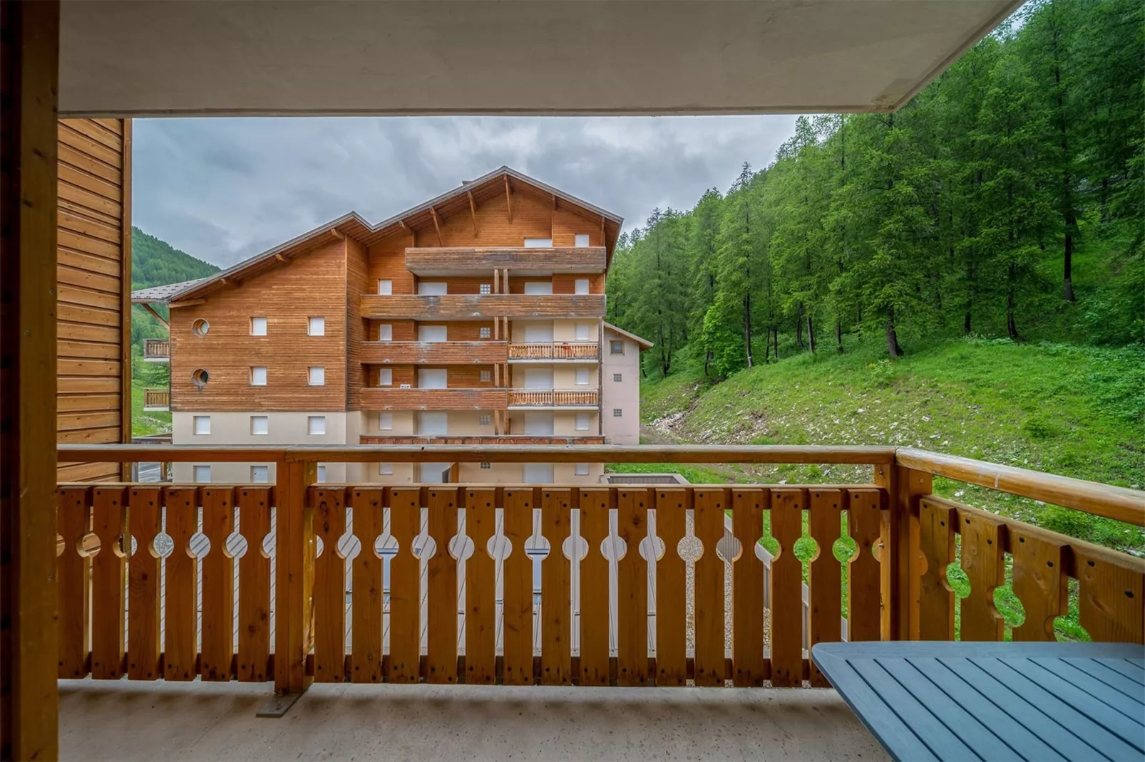 C. DU VERDON N°2301 - 2P6C-Terrasbalkon