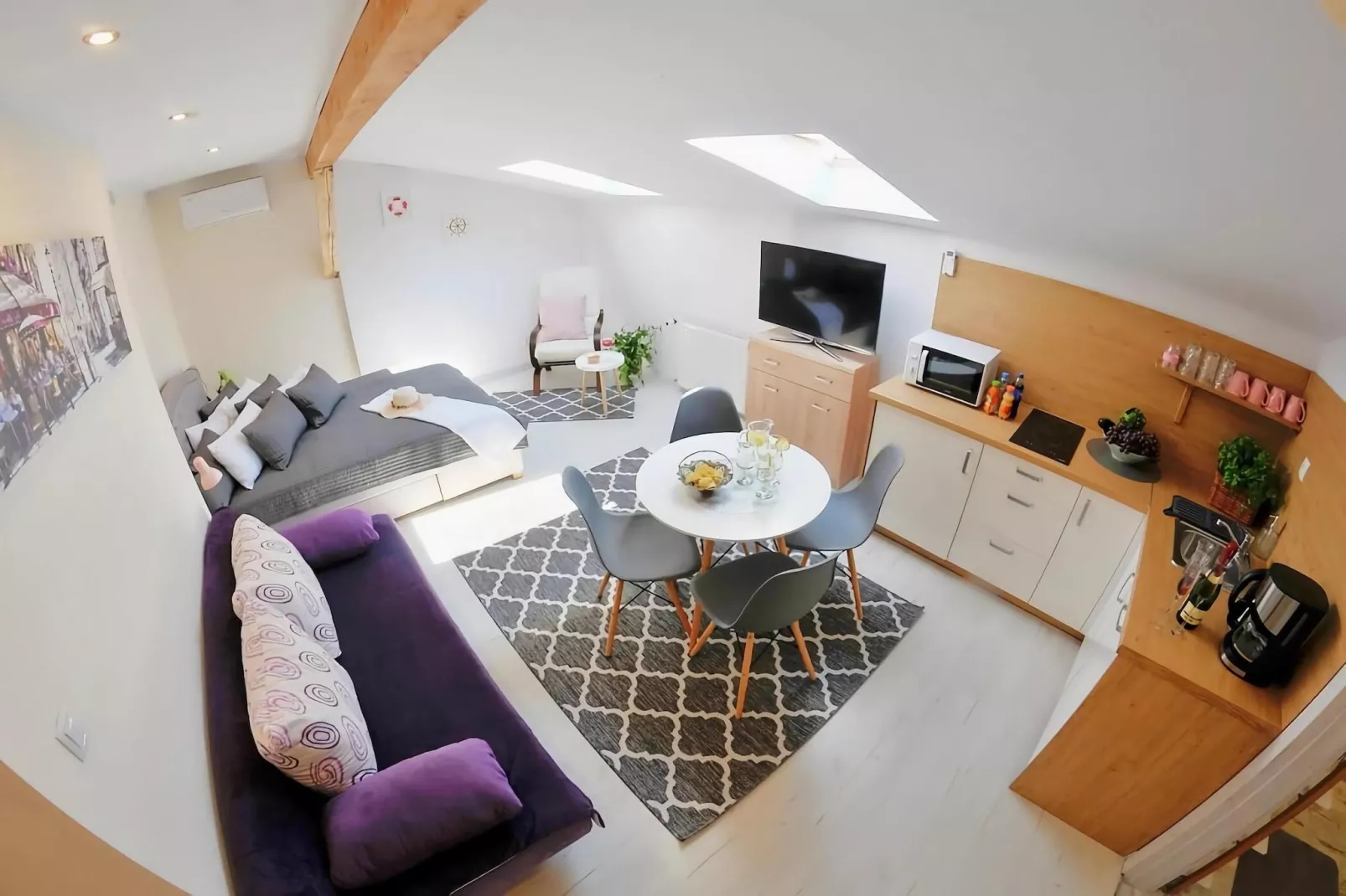 Studio 3-osobowe nr 1 30 m2 na poddaszu Ustronie Morskie-Woonkamer
