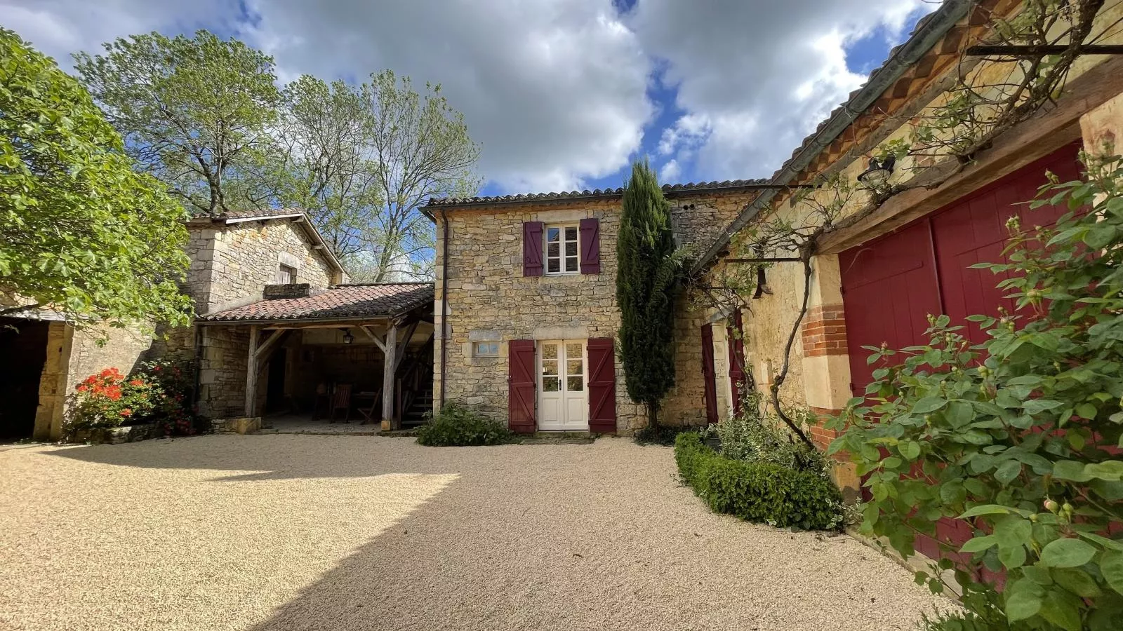 Domaine Saint Martin le Redon-Buitenkant zomer