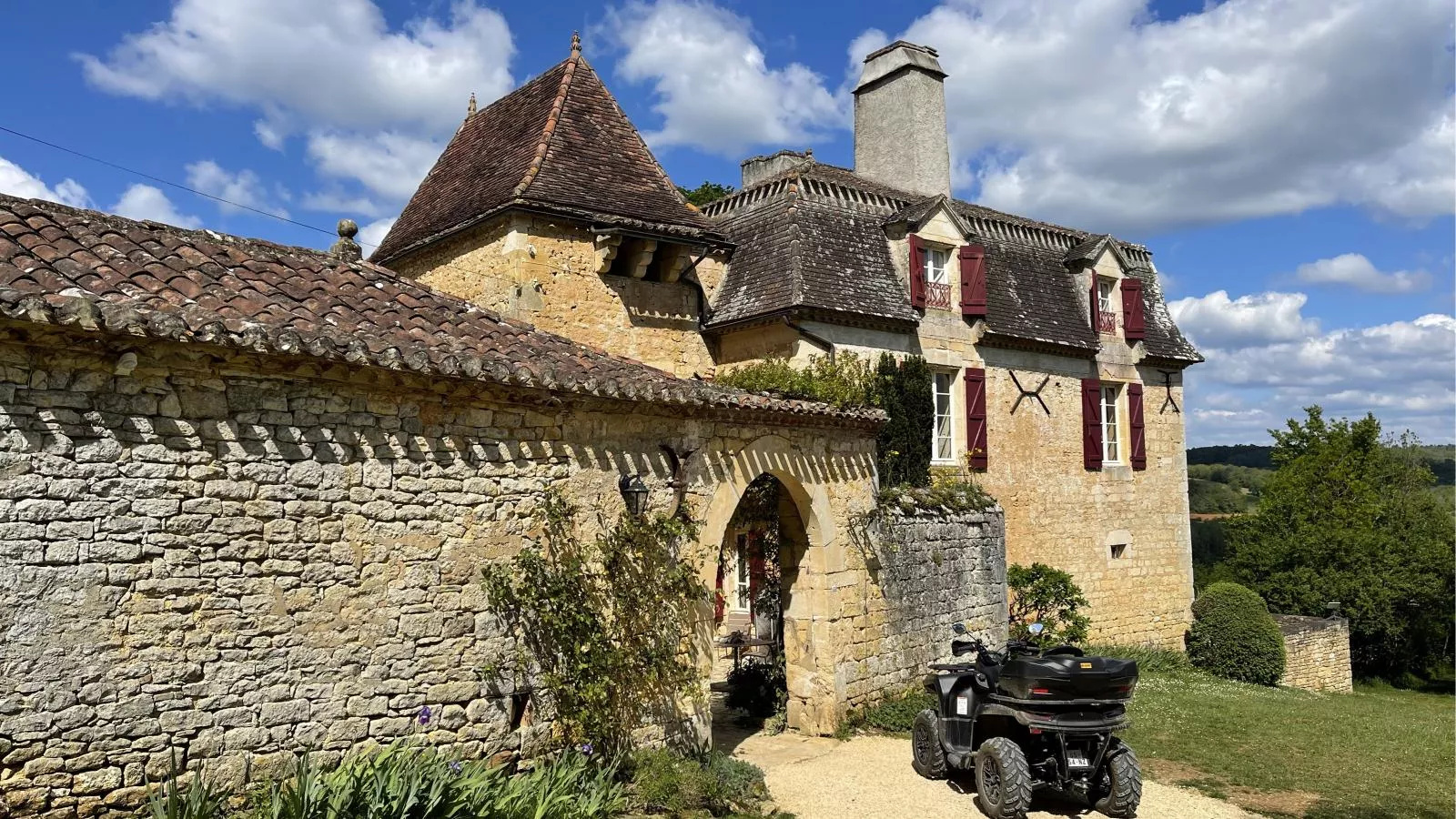 Domaine Saint Martin le Redon-Buitenkant zomer