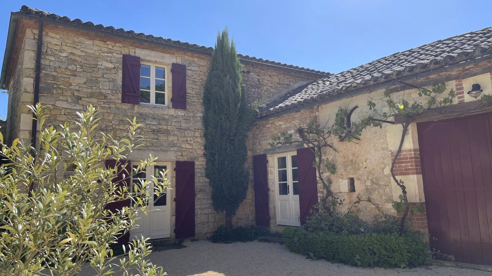 Domaine Saint Martin le Redon-Buitenkant zomer