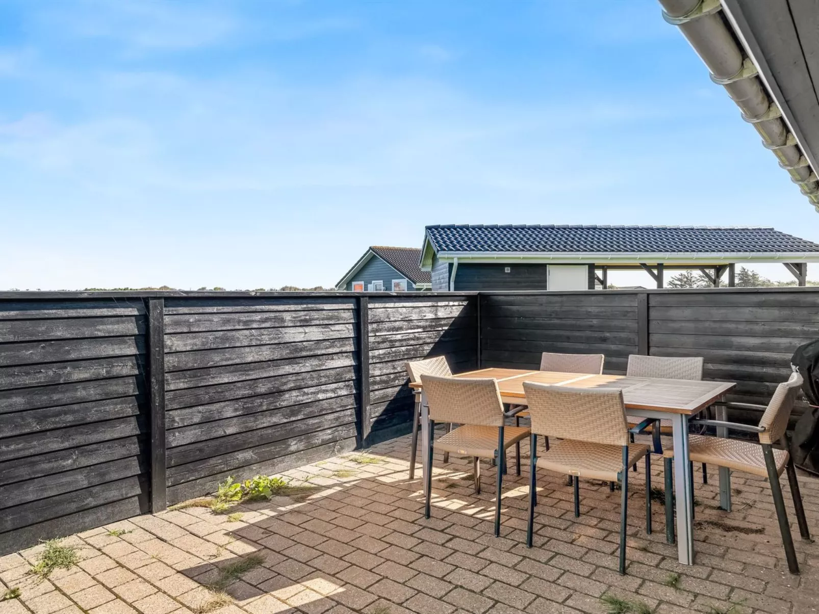 "Winona" - 600m from the sea-Binnen