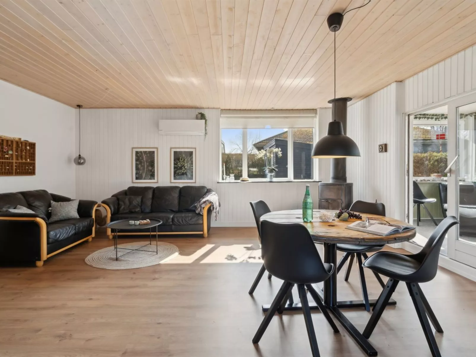 "Vemund" - 500m from the sea-Binnen