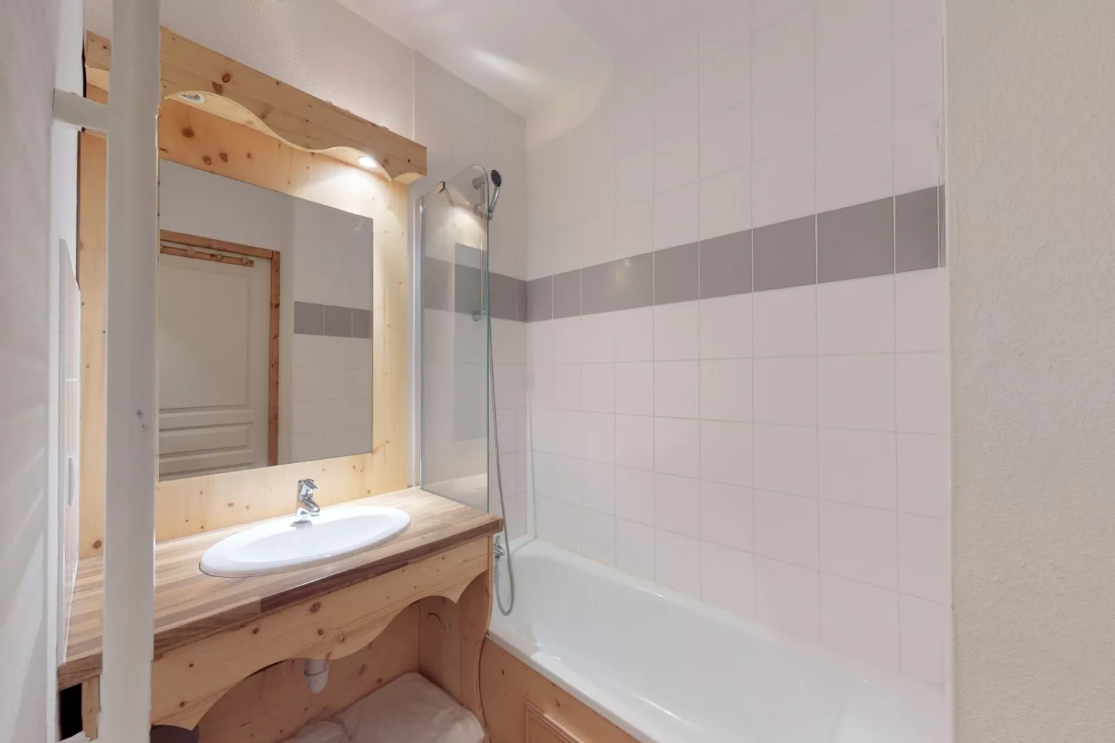 Hameau 6 201a - SPA & PISCINE studio 2 pers.-Badkamer