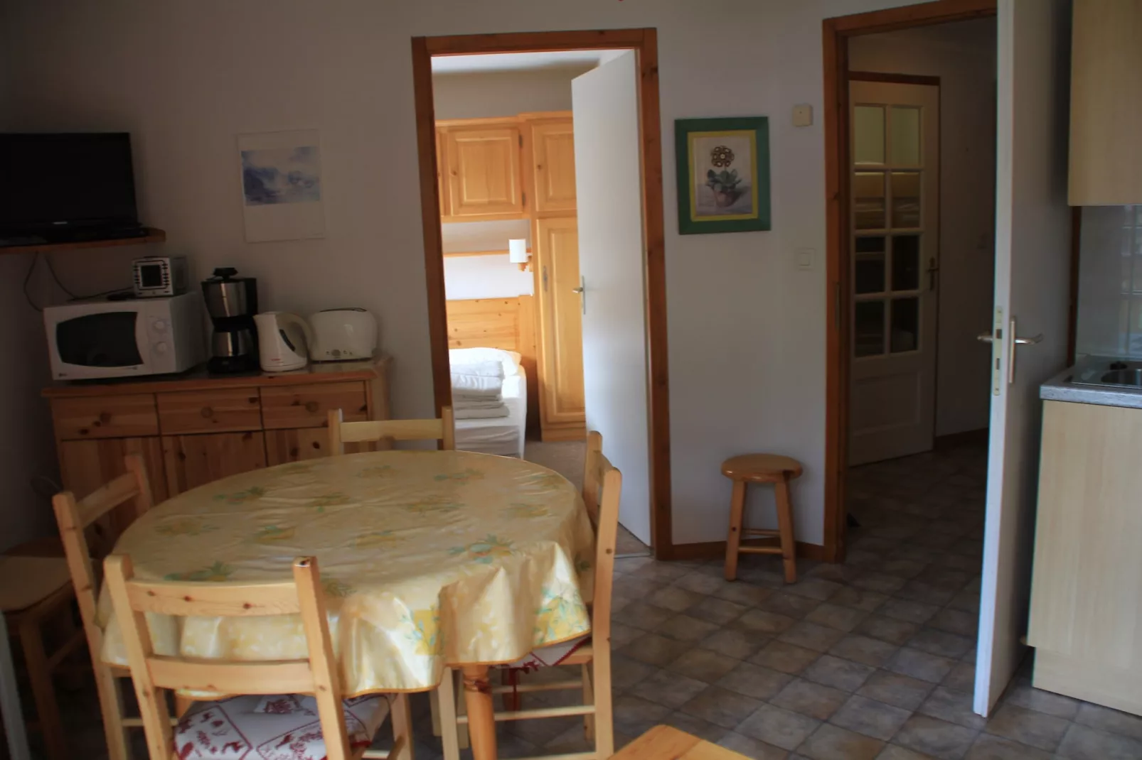 Orchidée OD8 NATURE & TELECABINE 4 pers.-Eetkamer