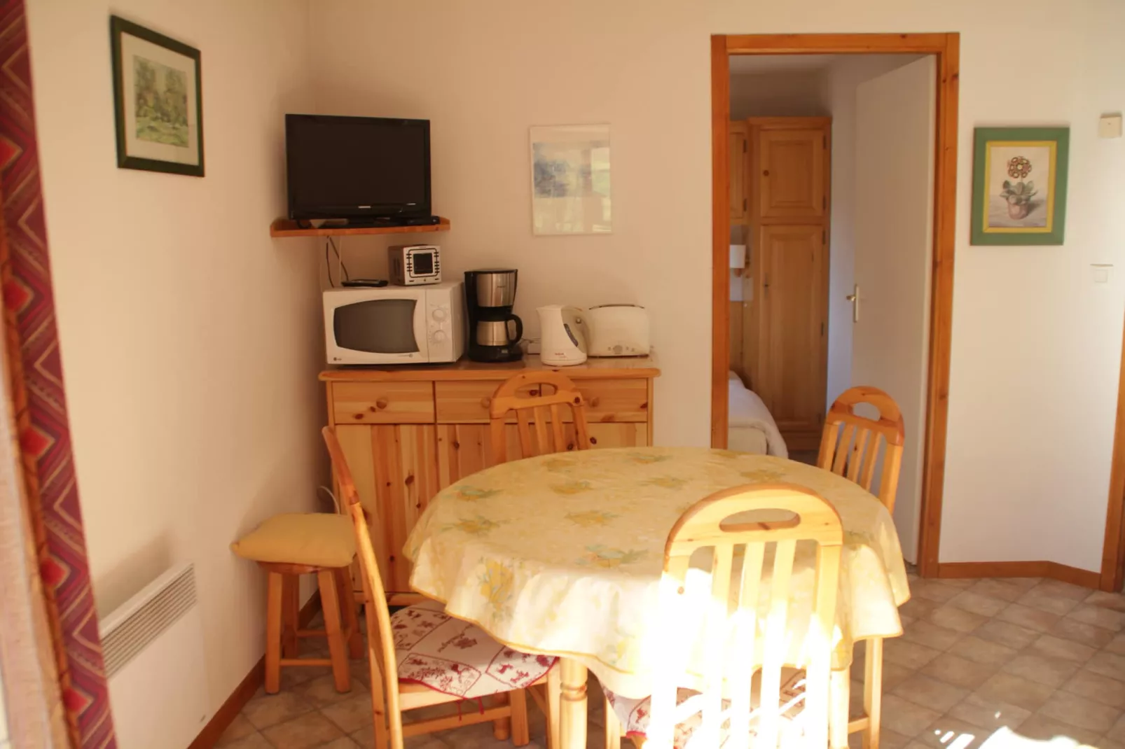 Orchidée OD8 NATURE & TELECABINE 4 pers.-Eetkamer