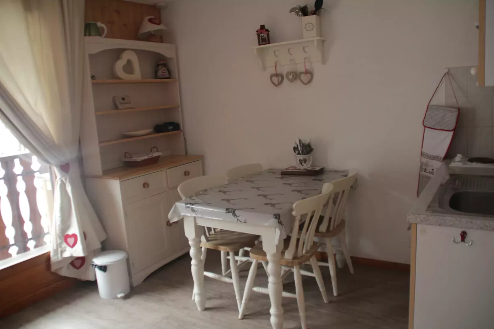 Orchidée OD5 NATURE & TELECABINE 4 pers.-Eetkamer
