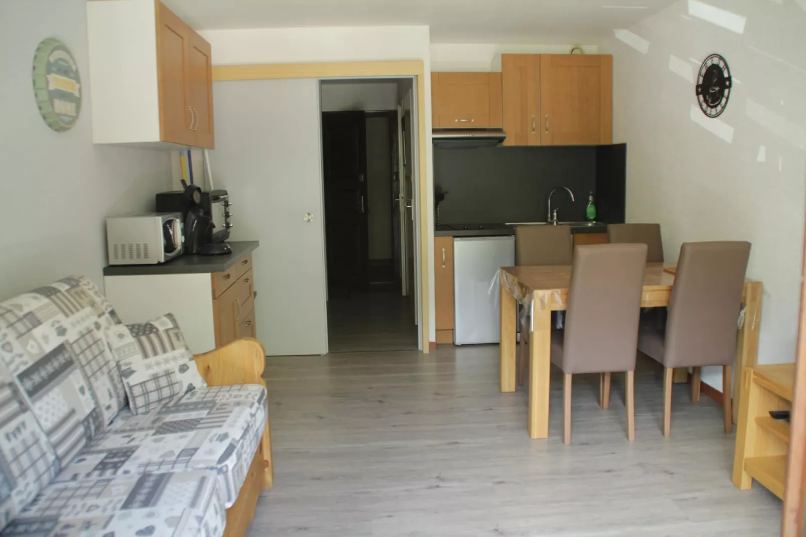 Portes Du Soleil PSB204 TELECABINE & MOUNTAIN 4 pe-Woonkamer