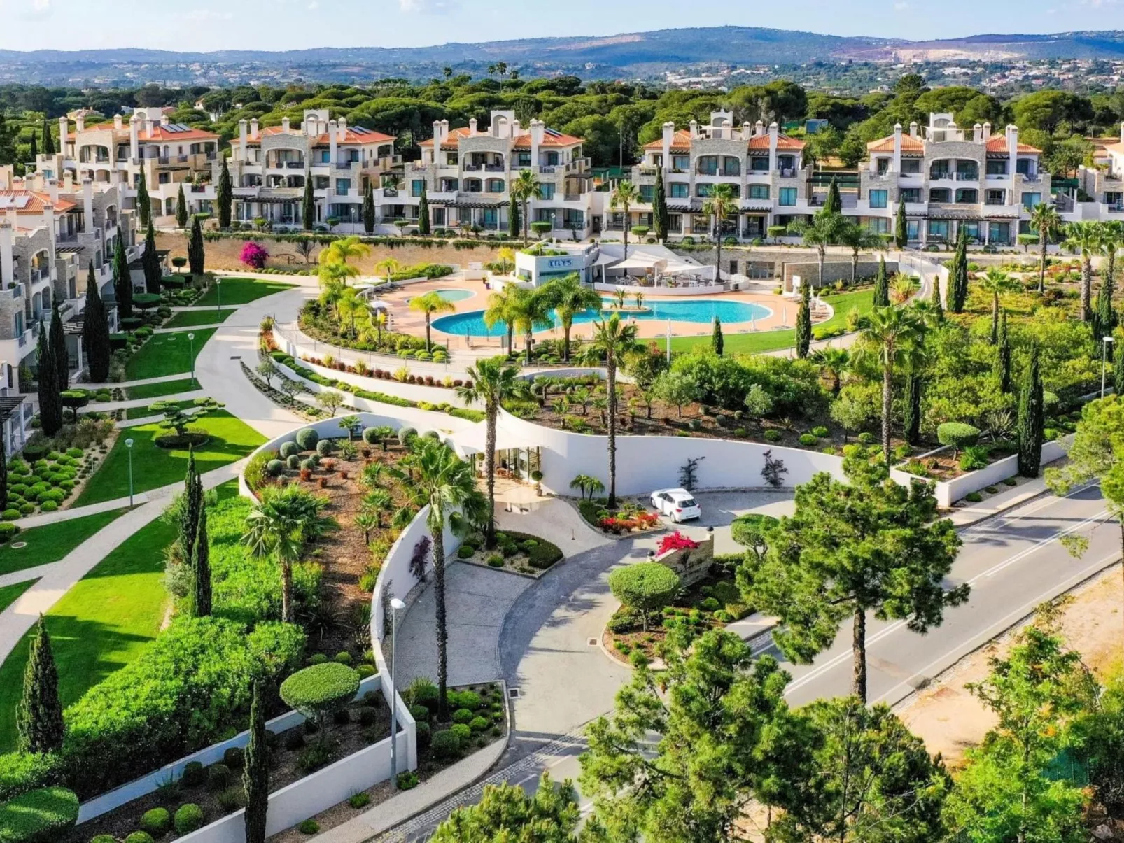 Pine Hills Cristal-Buiten