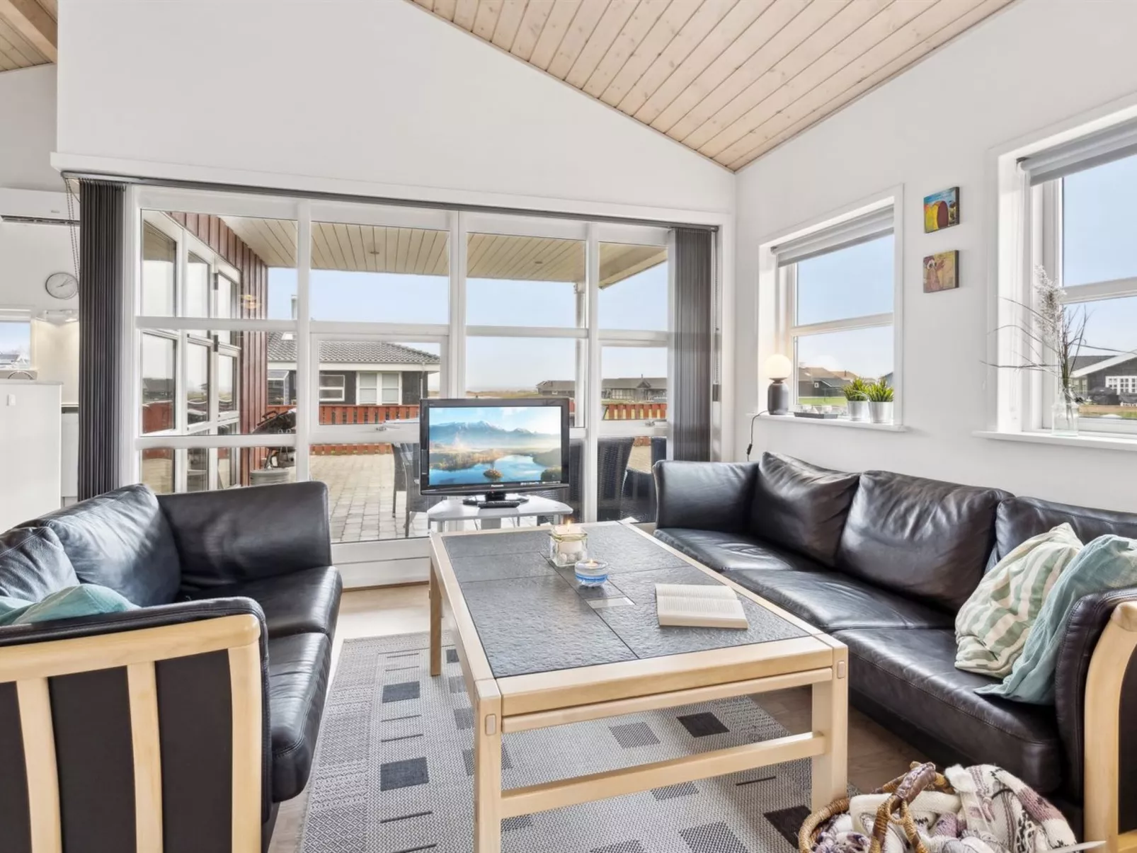 "Aira" - 200m from the sea