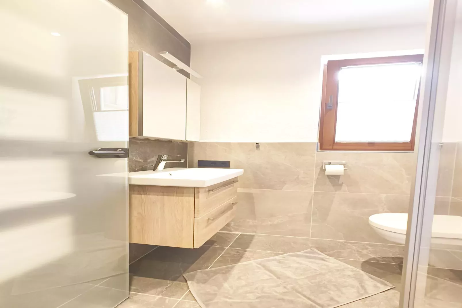 Exklusive Ferienwohnung mit Whirlpool-Badkamer