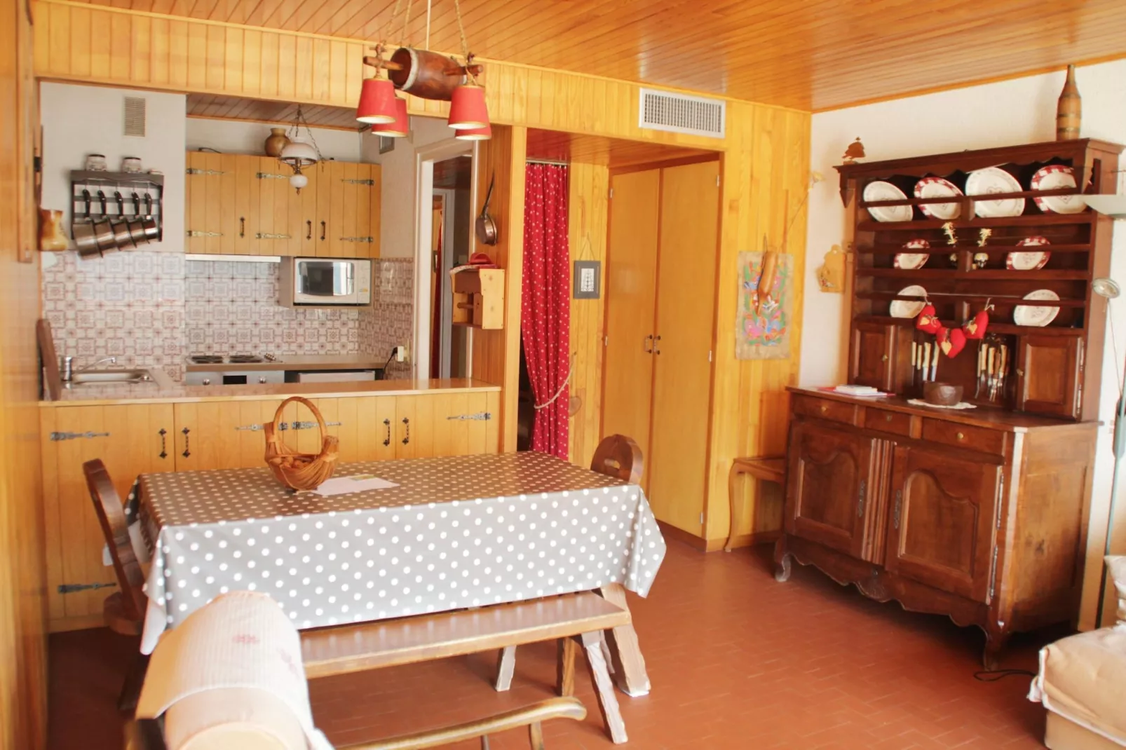RESIDENCE RSA18 SWIMMING POOL & CENTER 6 pers.-Eetkamer