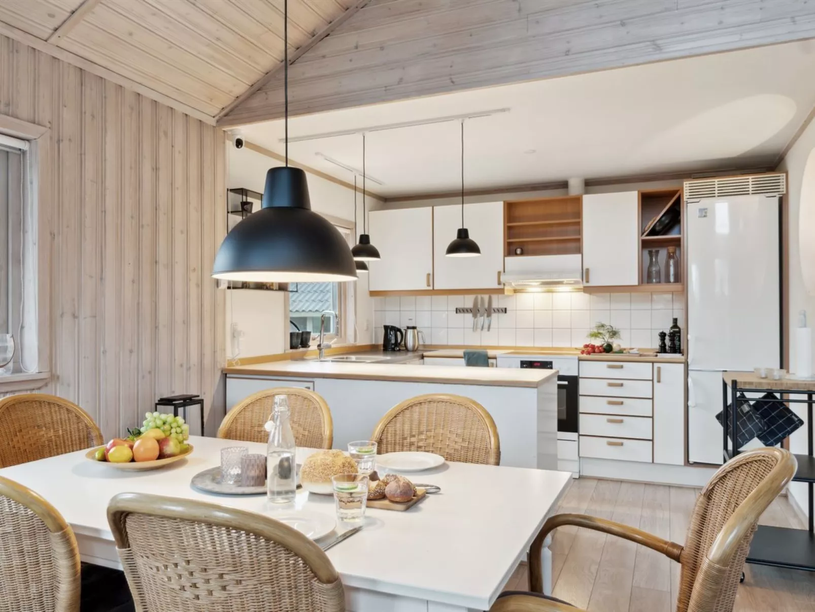 "Lavrens" - 300m from the sea-Binnen