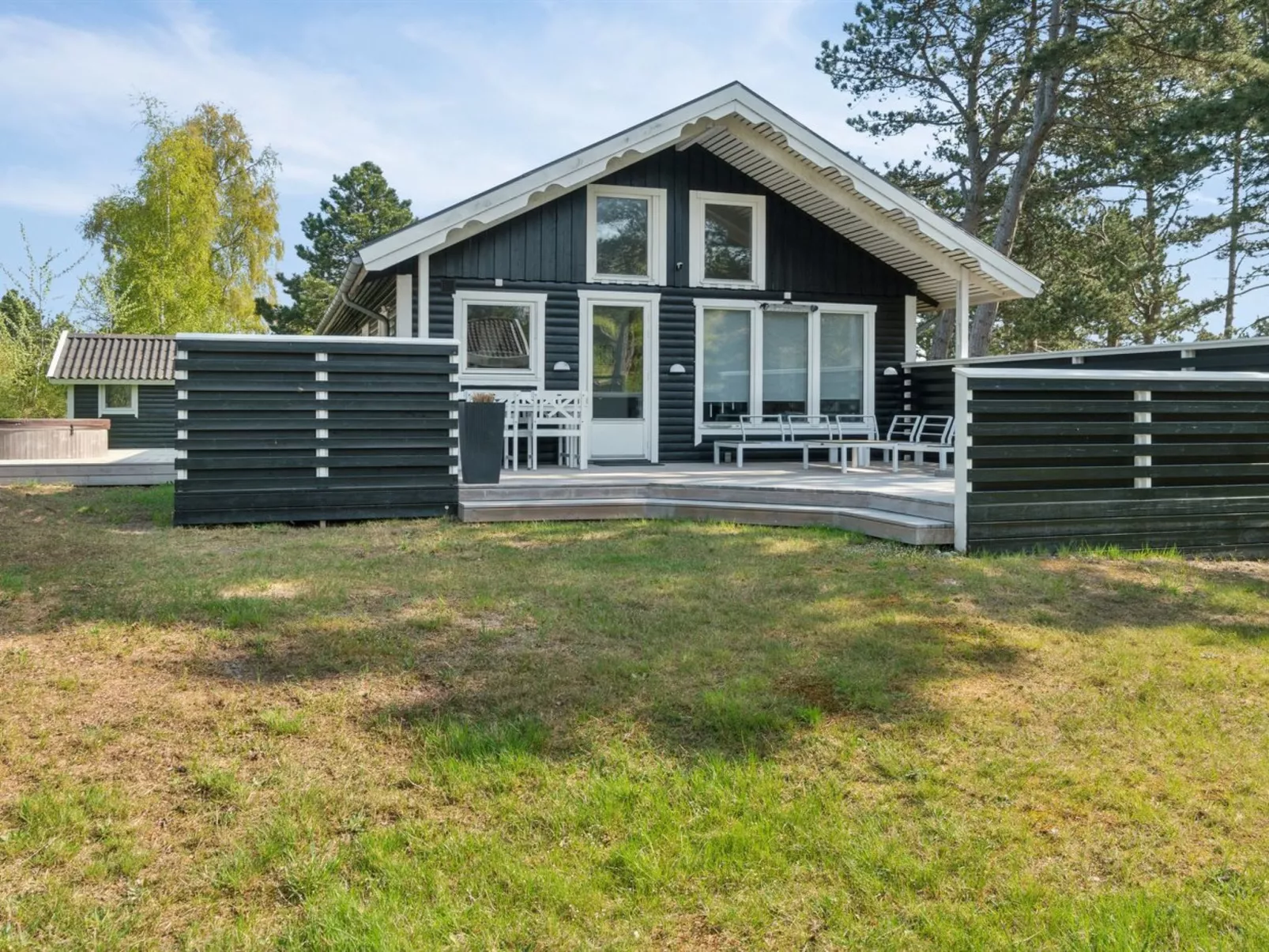 "Lavrens" - 300m from the sea-Buiten