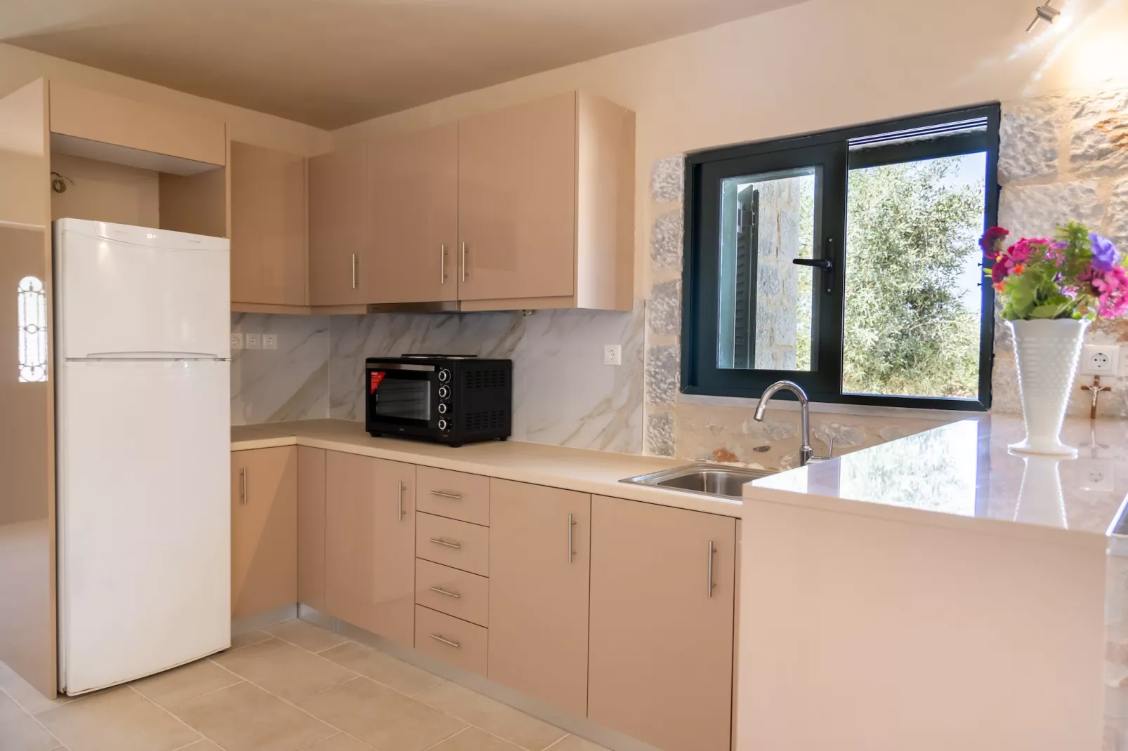Mani Tsopakas Residences - Trisakia Apartment-Keuken