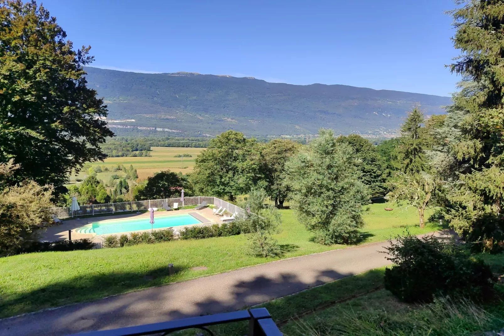 Le Chalet-Uitzicht zomer