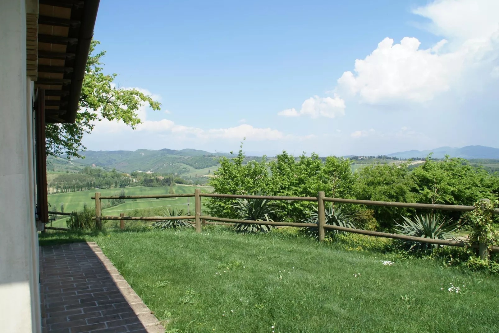 Podere Montone Fienile-Gebieden zomer 1km
