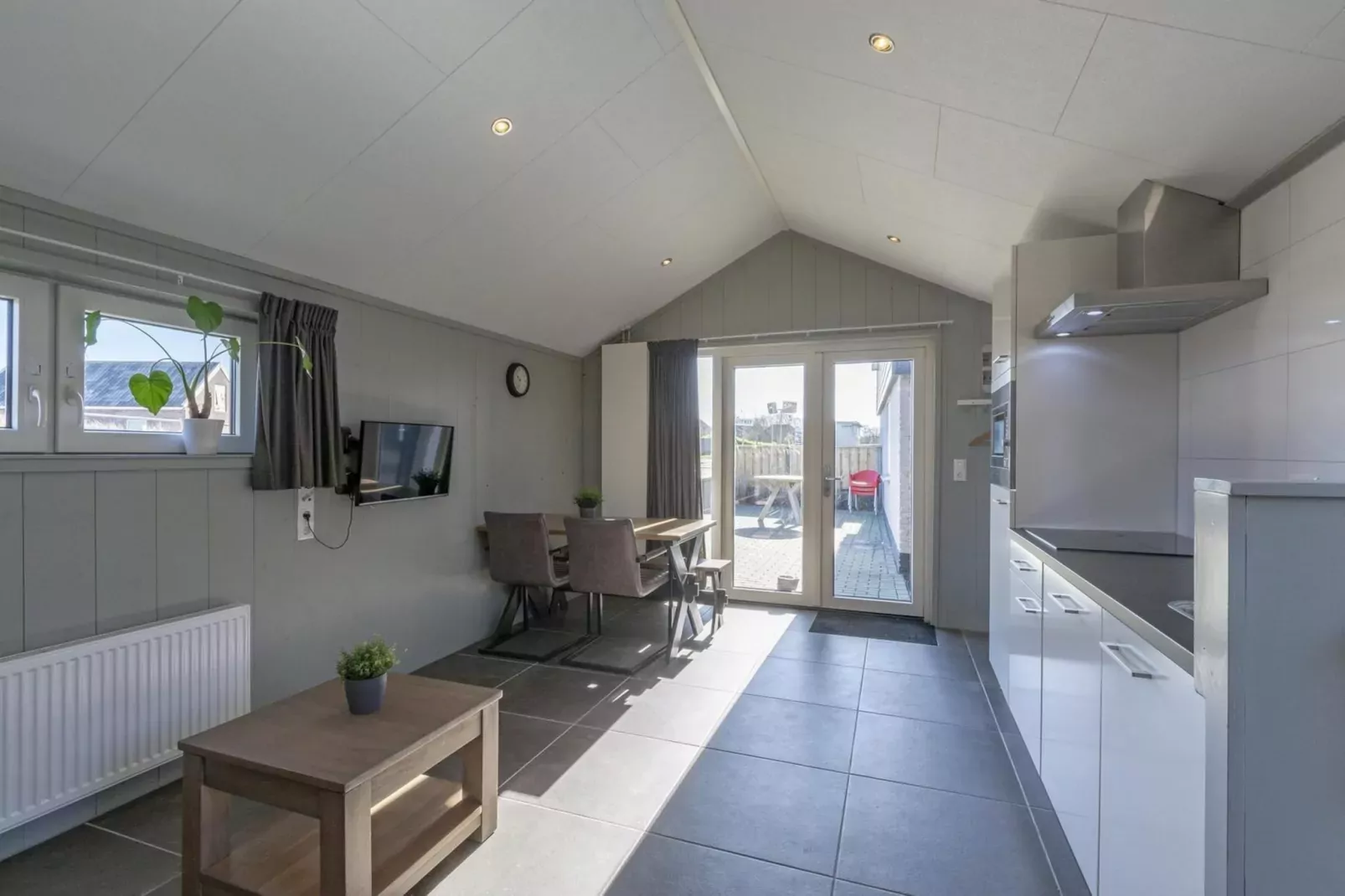 Strandhuis 't Koepeltje-Eetkamer