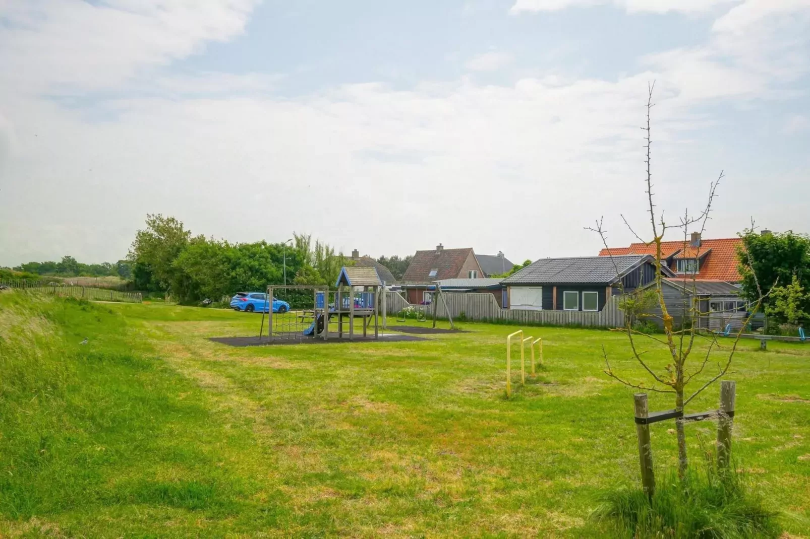Strandhuis 't Koepeltje-Tuinen zomer