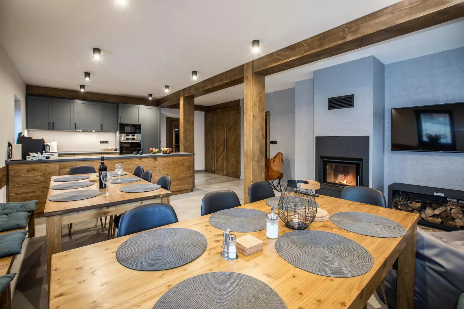 Mountain Chalet LBH027-Eetkamer