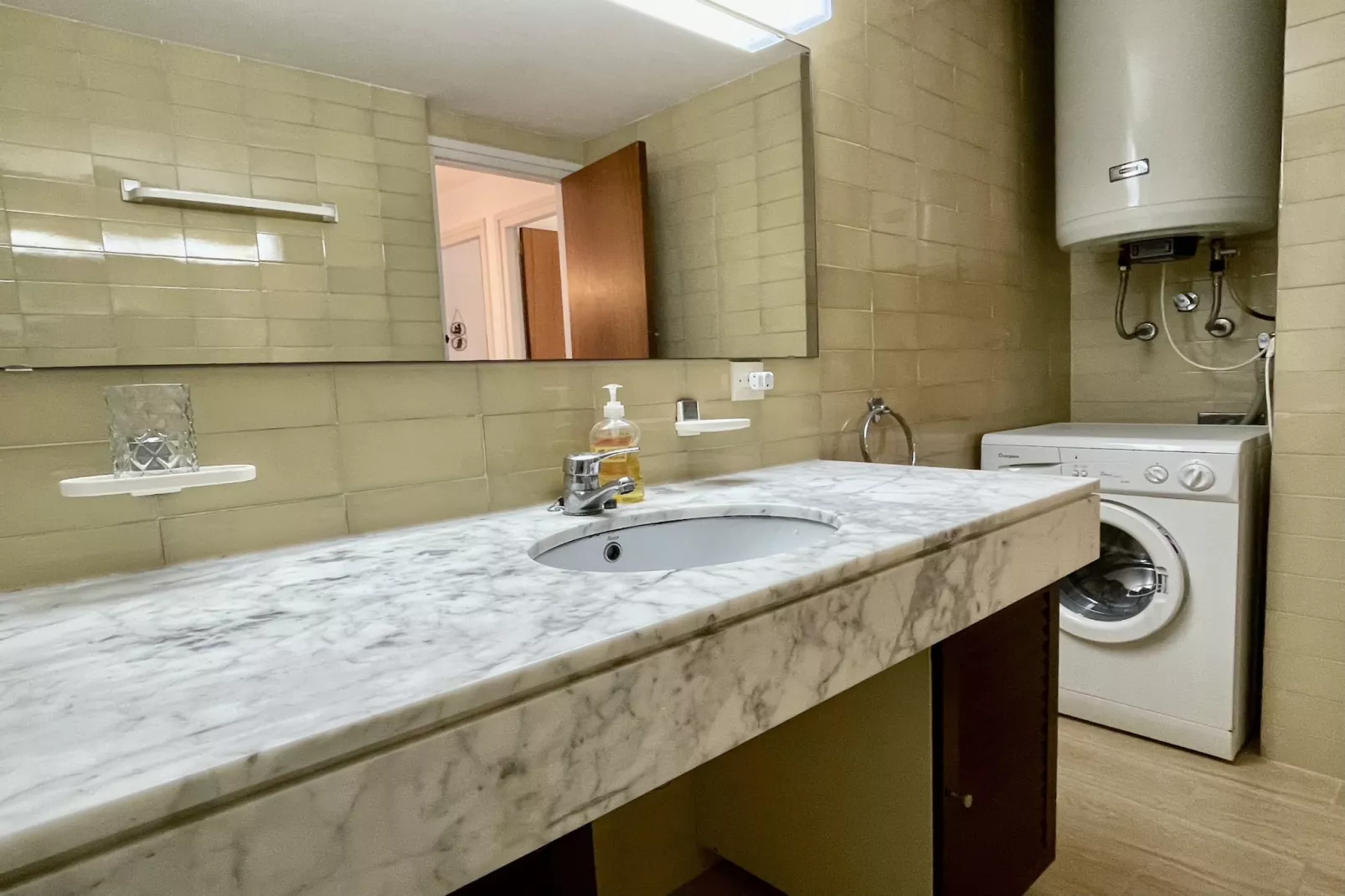 PUIG PADRO 14 1-1-Badkamer