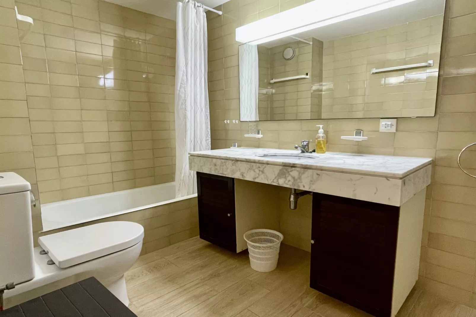 PUIG PADRO 14 1-1-Badkamer
