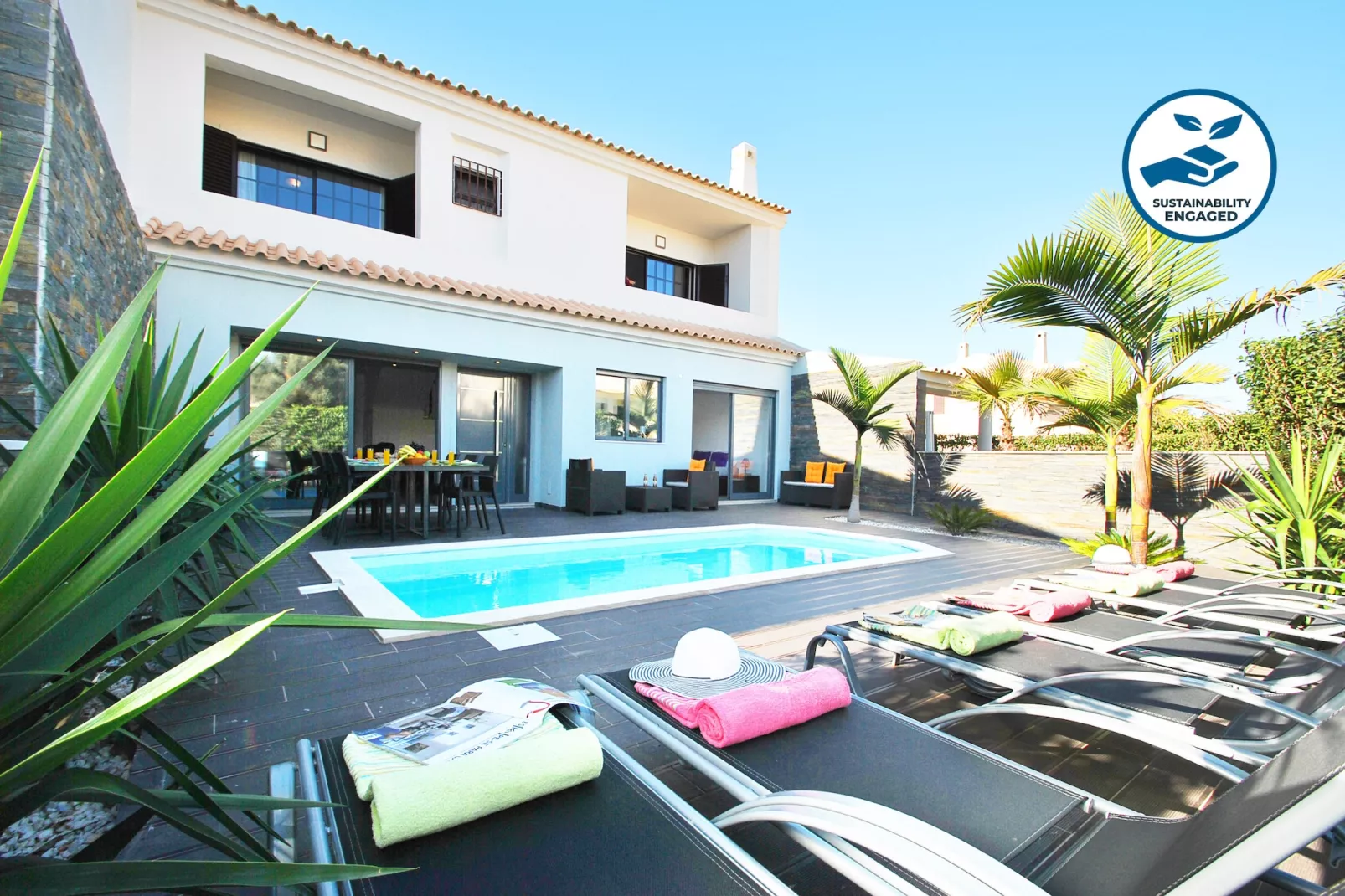 Villa Waikiki-Buitenkant zomer