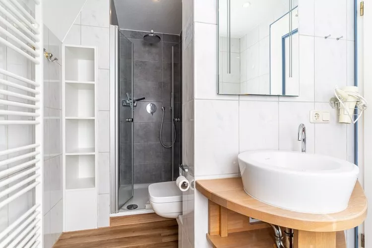 Huus Avelia - Apartment DG	-Badkamer