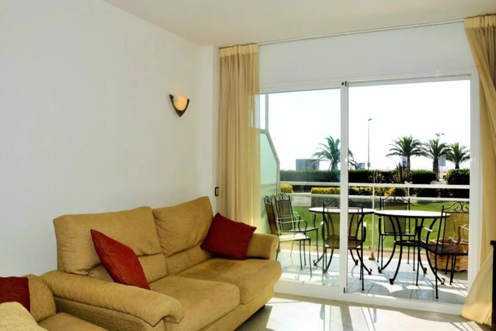 Appartements à L'Estartit-Buitenkant zomer
