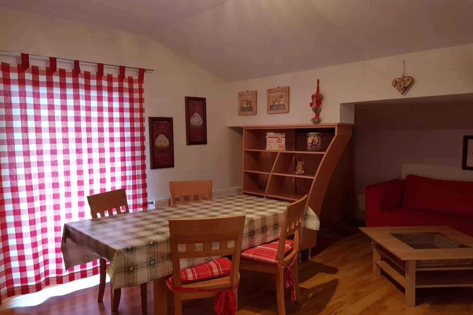 Haus Claudia Top 10-Eetkamer