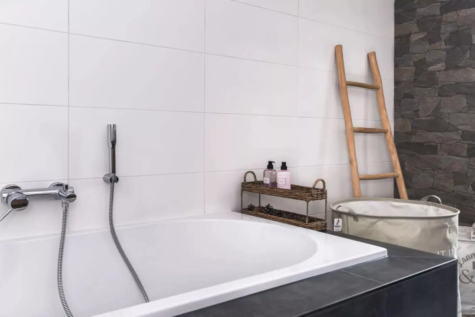 467355-Badkamer