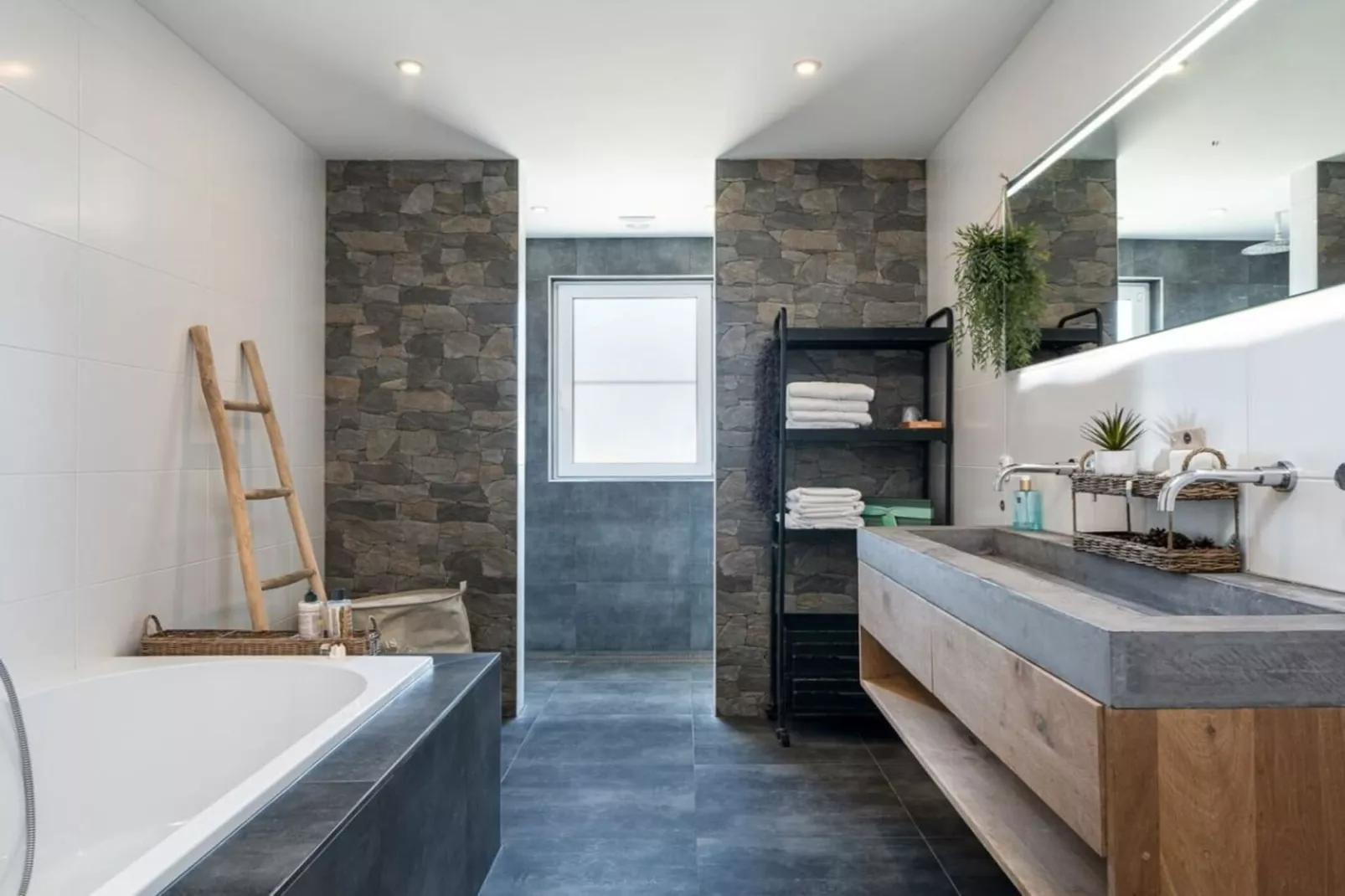 467355-Badkamer