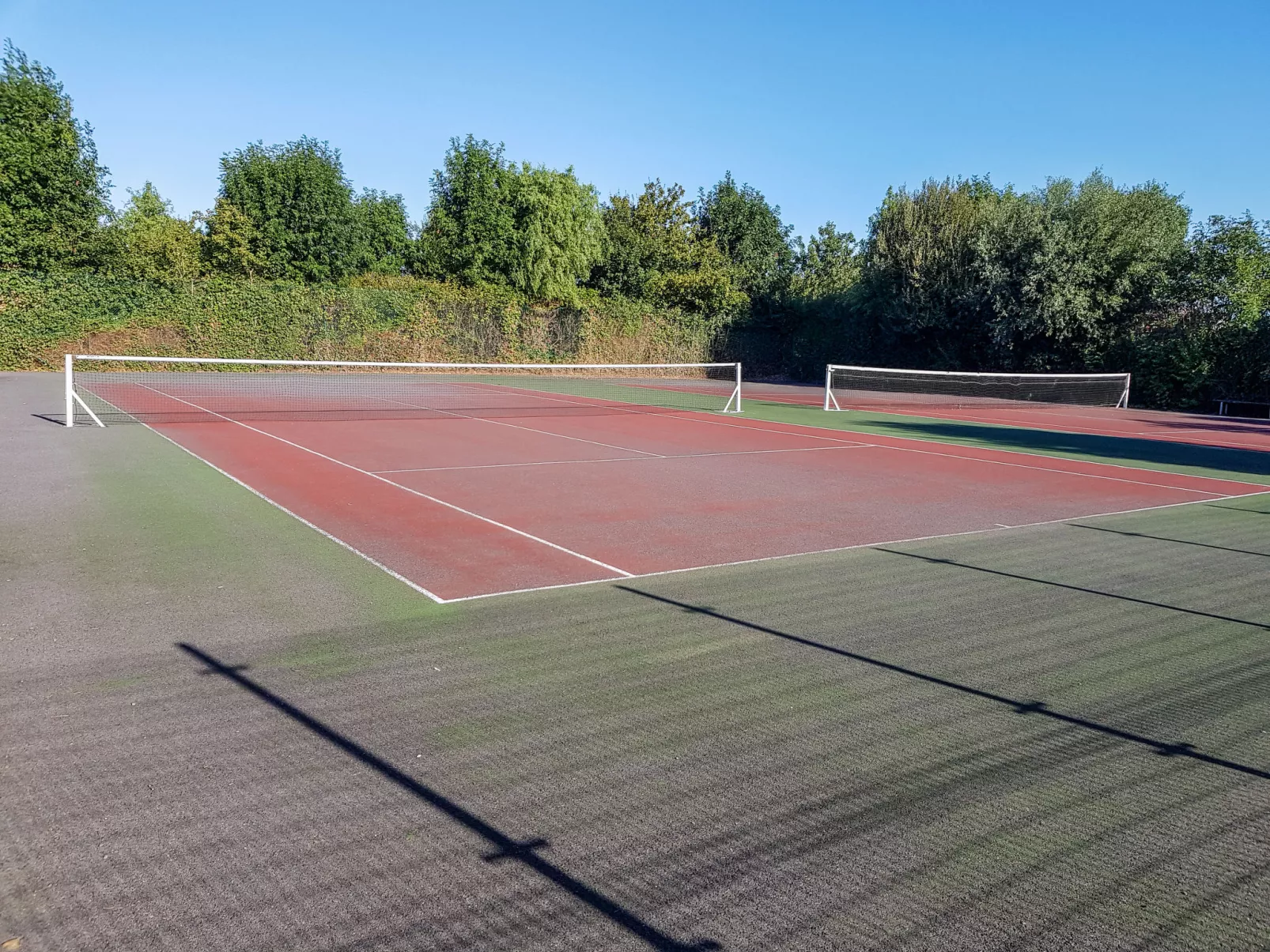 Beluga with parking and shared pool-Buiten
