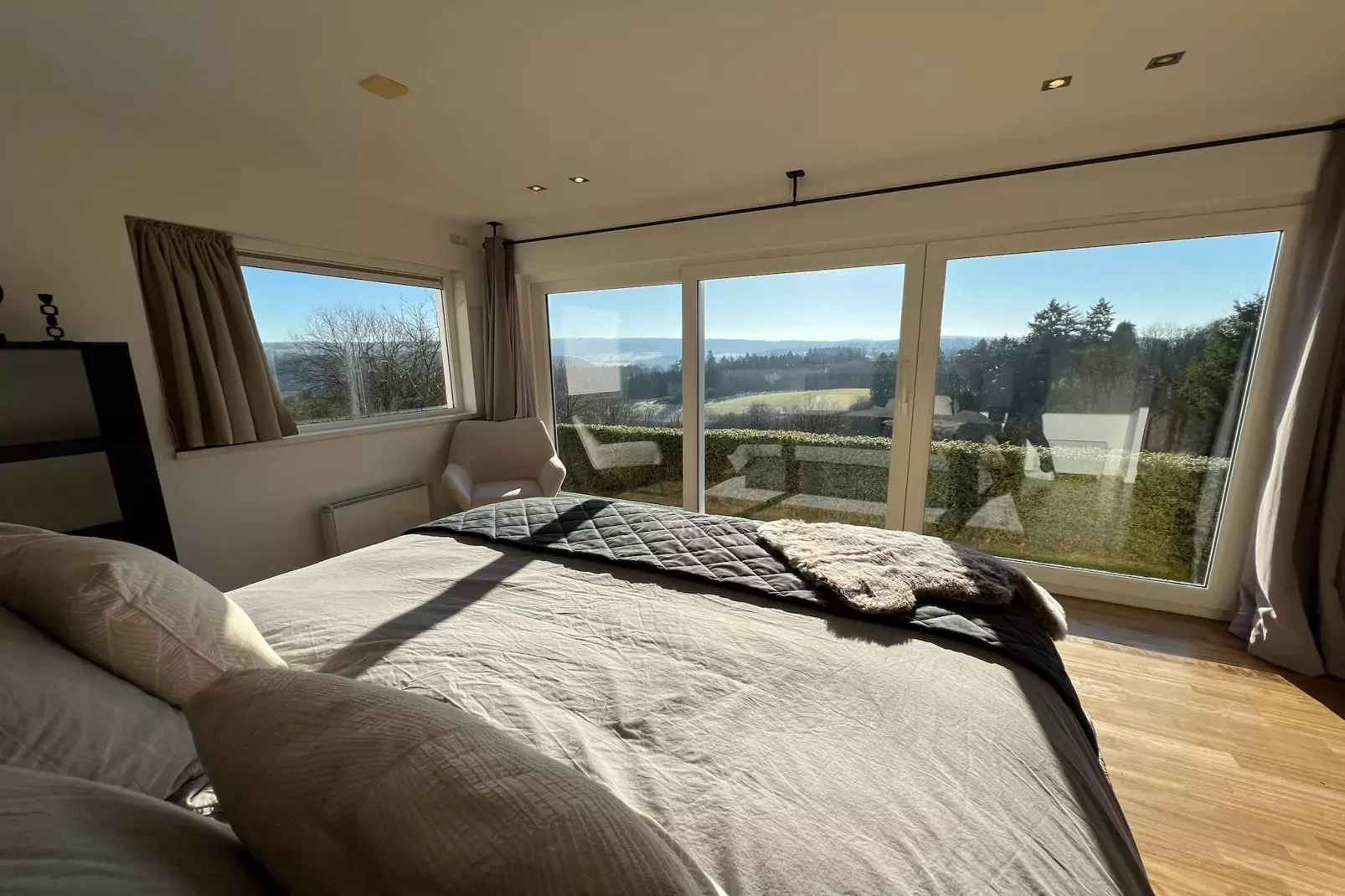Mooi vrijstaande villa met sauna in Érezée-Slaapkamer