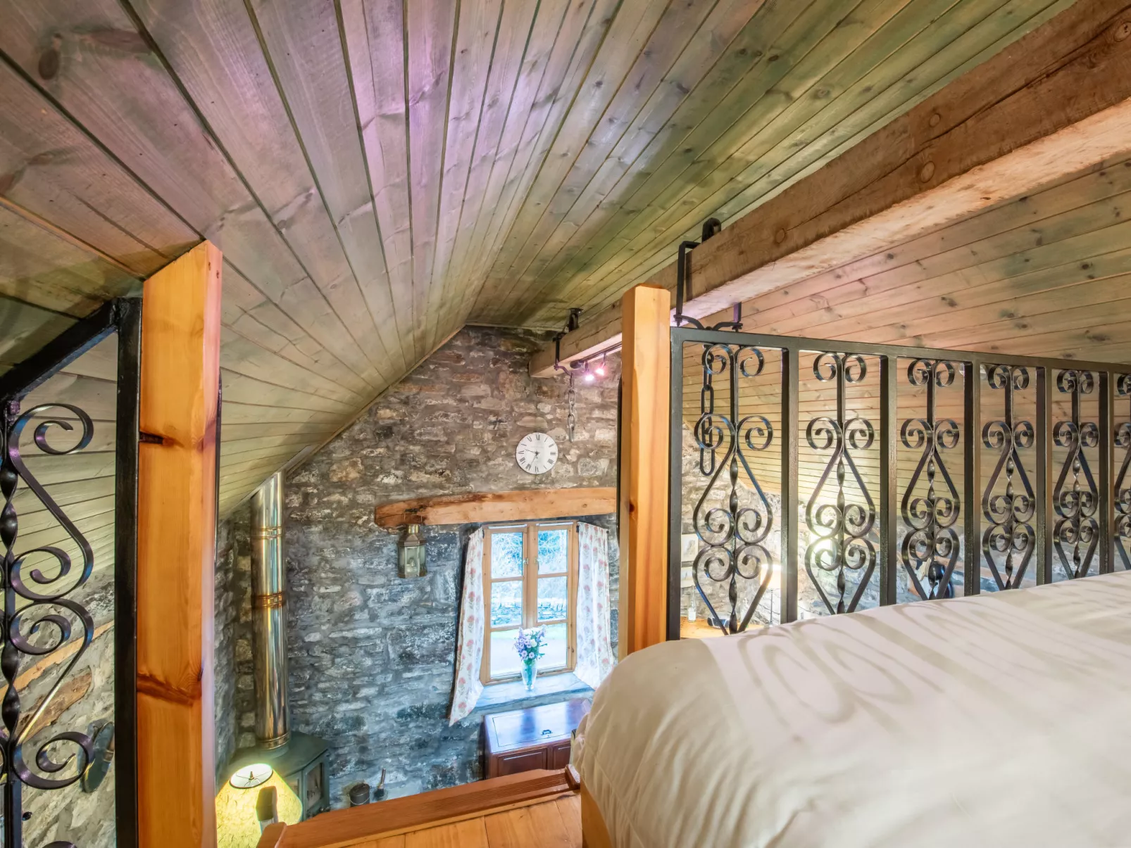The Romantic Bothy-Binnen