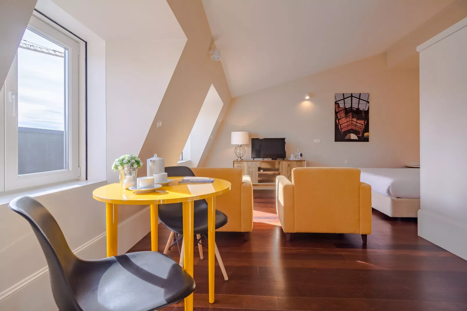 YOUROPO - Market 4C-Eetkamer