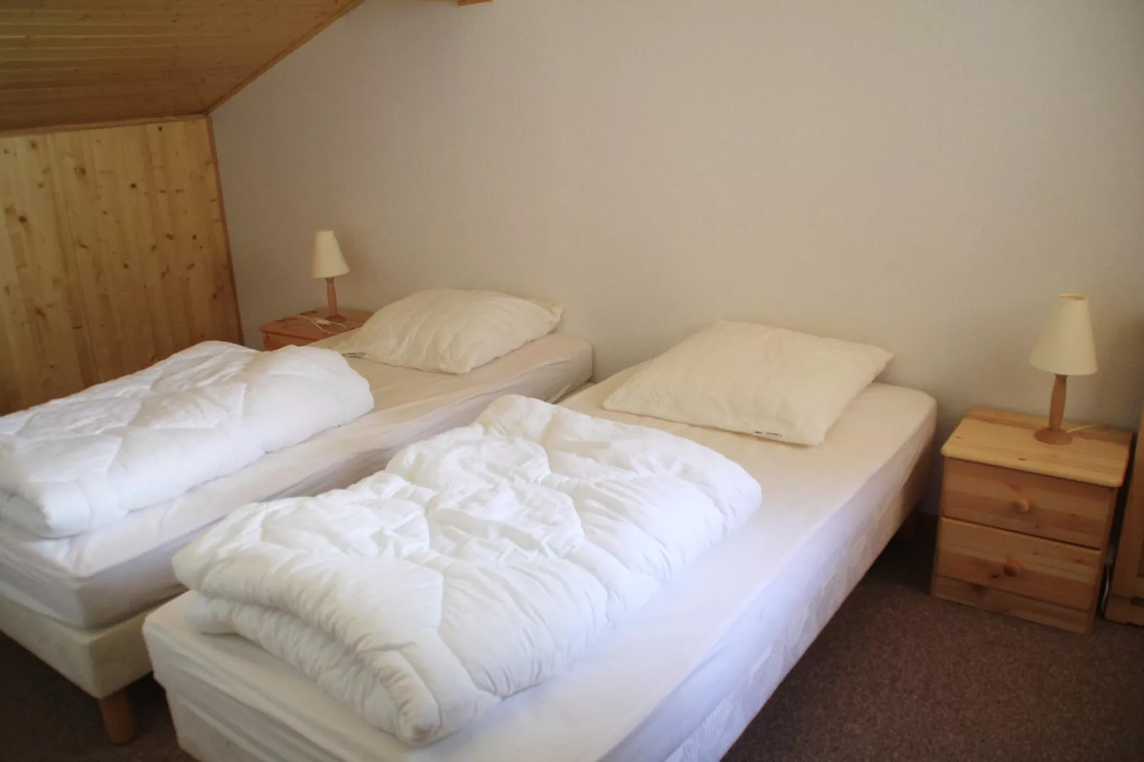 Amarillys AM20 MOUNTAIN & TELECABINE 6 Pers.-Slaapkamer